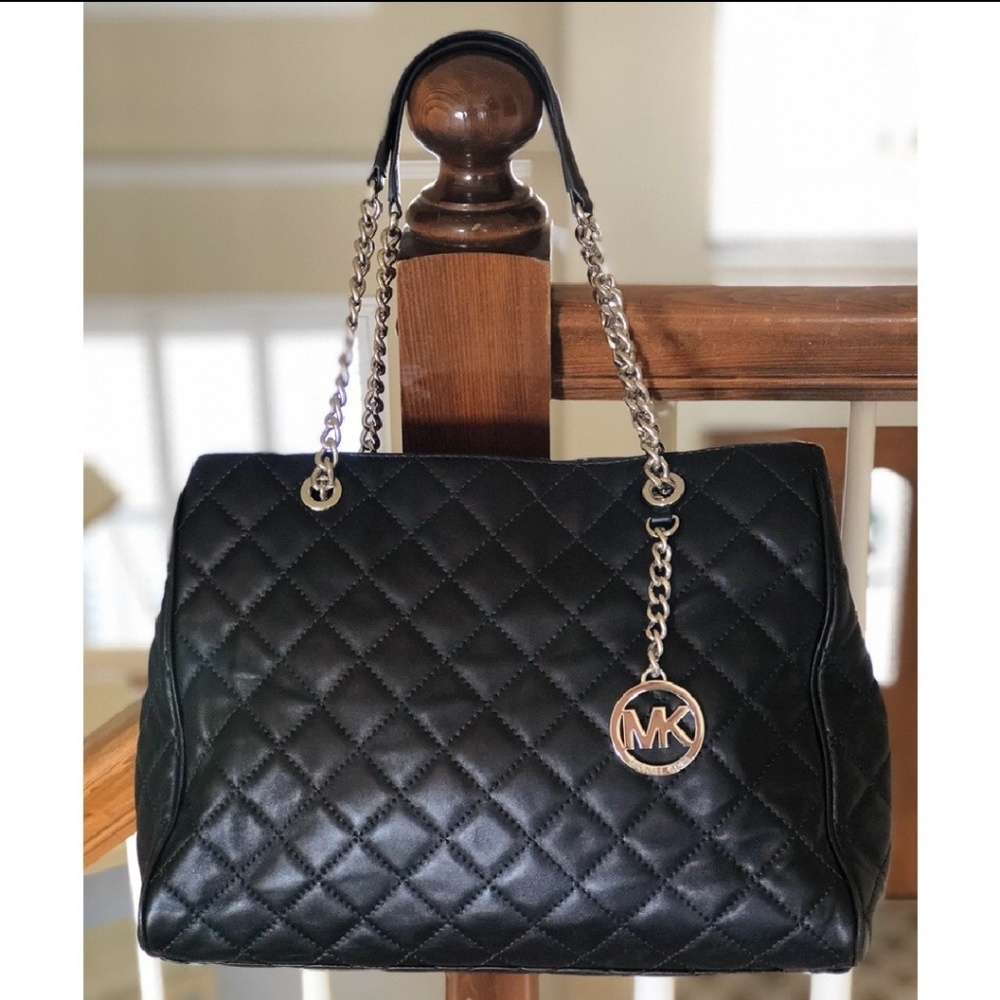 Black Michael Kors hand bag